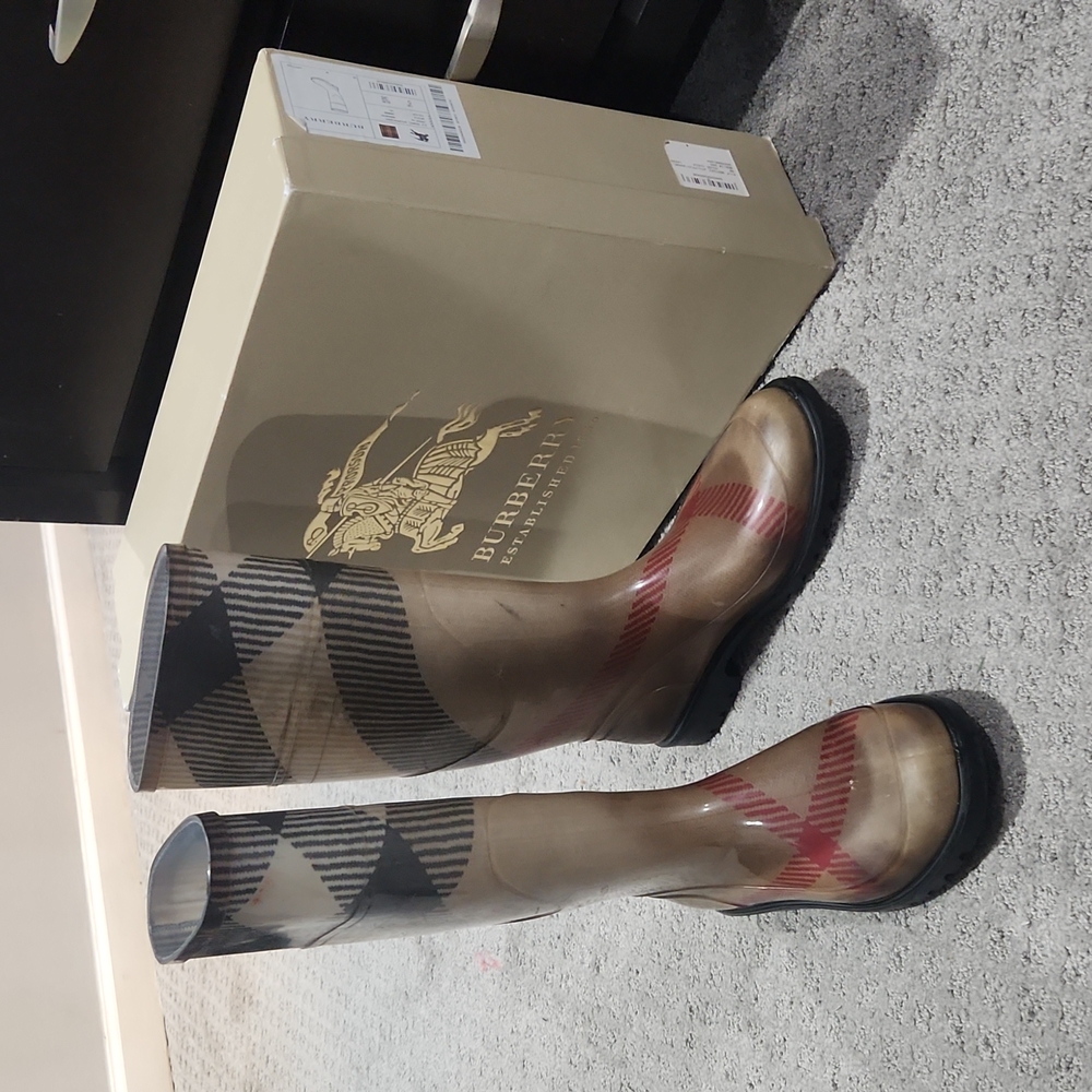 Authentic Burberry Rain Boots Size 8 - Picture 3 of 13